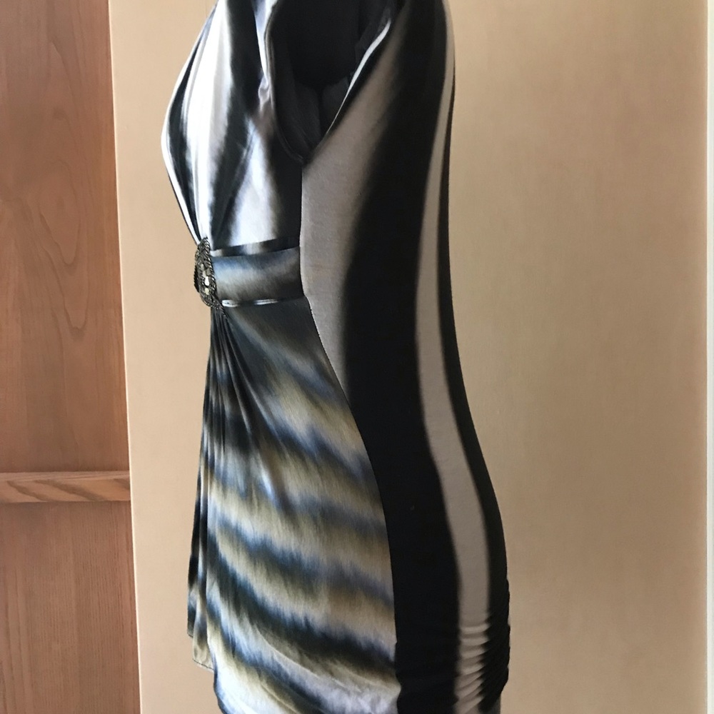 Multicolored top with belt details - Picture 3 of 7